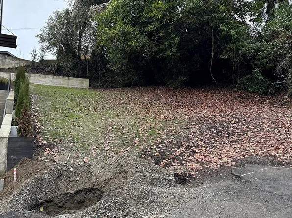 24 xx Everett Avenue E, Seattle, WA 98102