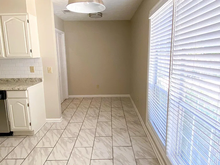 919 Tacoma Dr — Photo 9