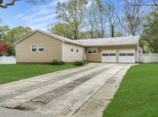 49 17th Ave, Lake Ronkonkoma, NY 11779