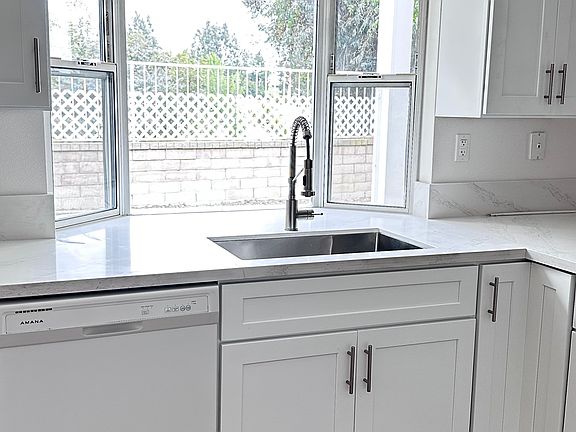 2nd image of 2466 Norte Vista Dr