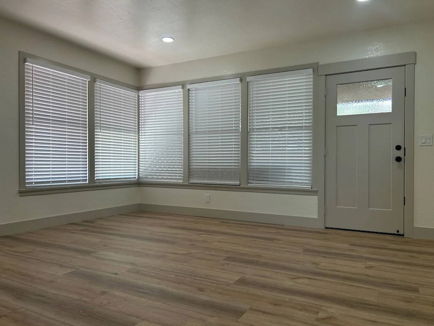 112 S. Valley St. — Photo 3