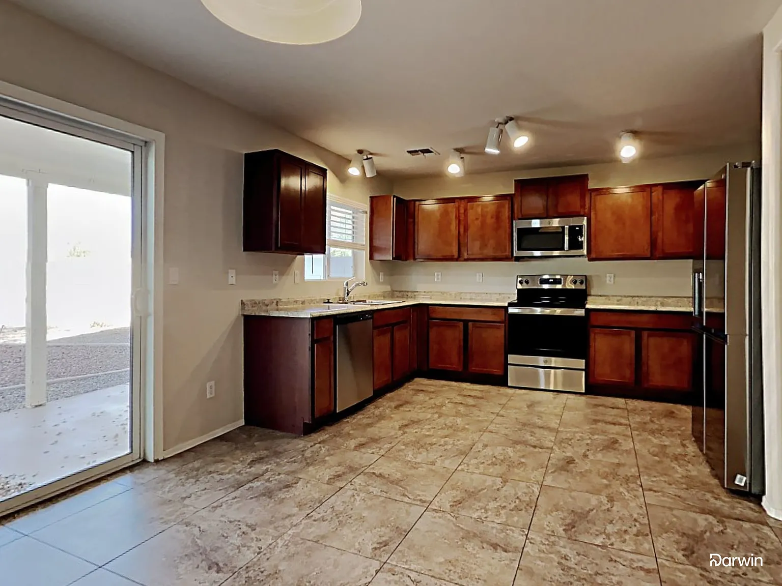 5 bed, 3.0 bath, 2425 sqft, $2,310 — Photo 3