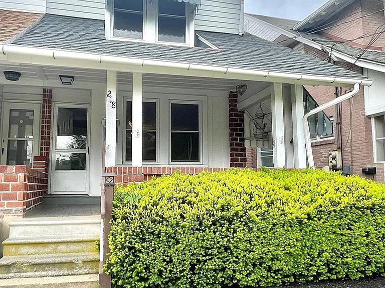 218 Green St — Photo 2