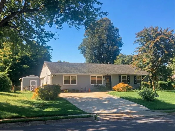 7705 Kalorama Rd, Annandale, VA 22003