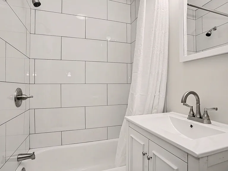 156 Hawthorne Ave — Photo 22