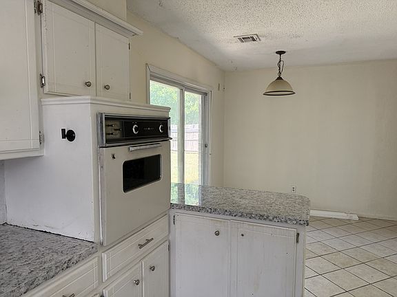 5th image of 1540 High Trail Rd