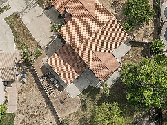 3rd image of 1377 Fenmore Ave