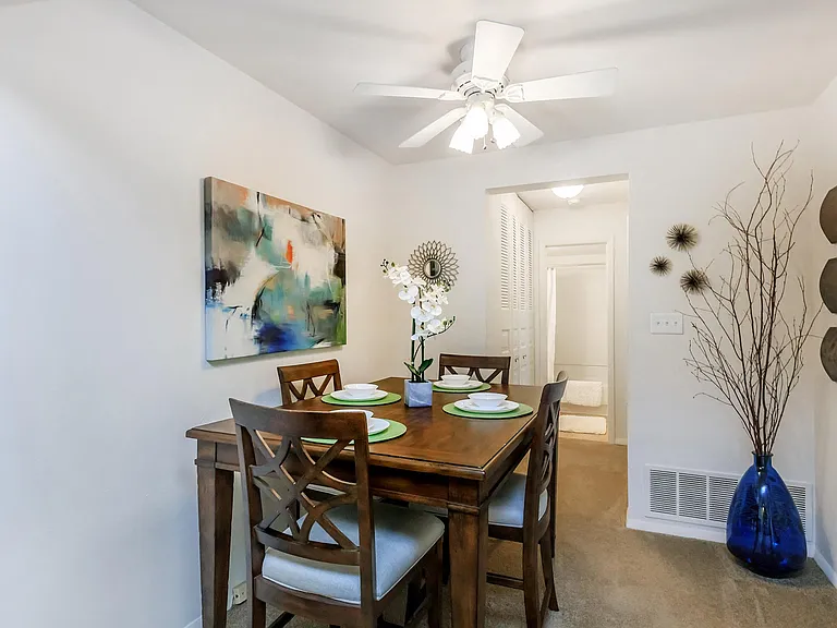 Honeywood Apartments — Photo 31