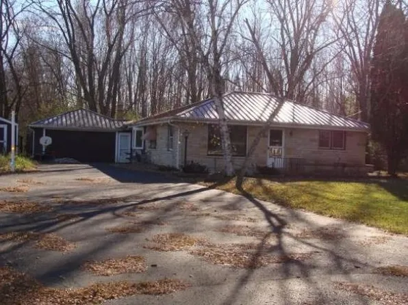 39641 Sunset Dr, Oconomowoc, WI 53066