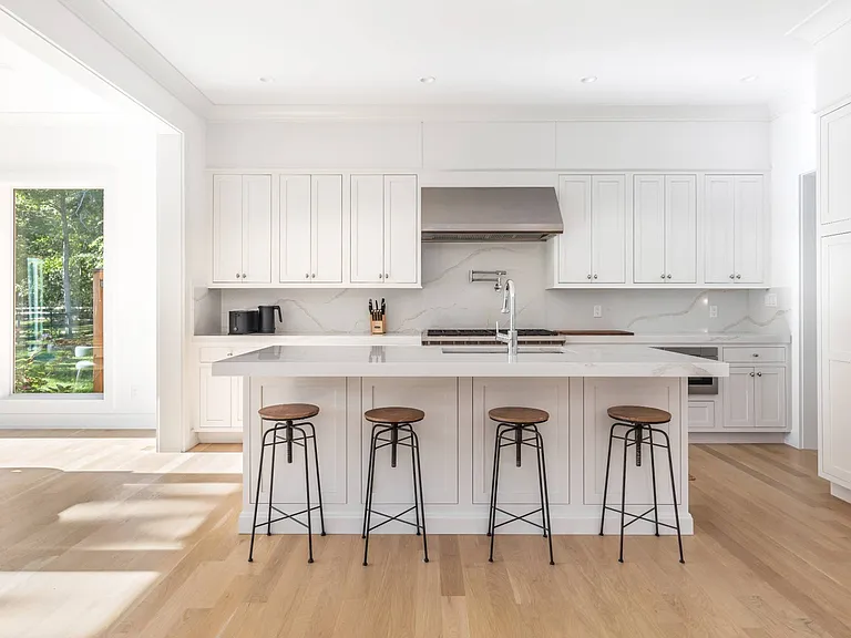 9 Rose Ave — Photo 8