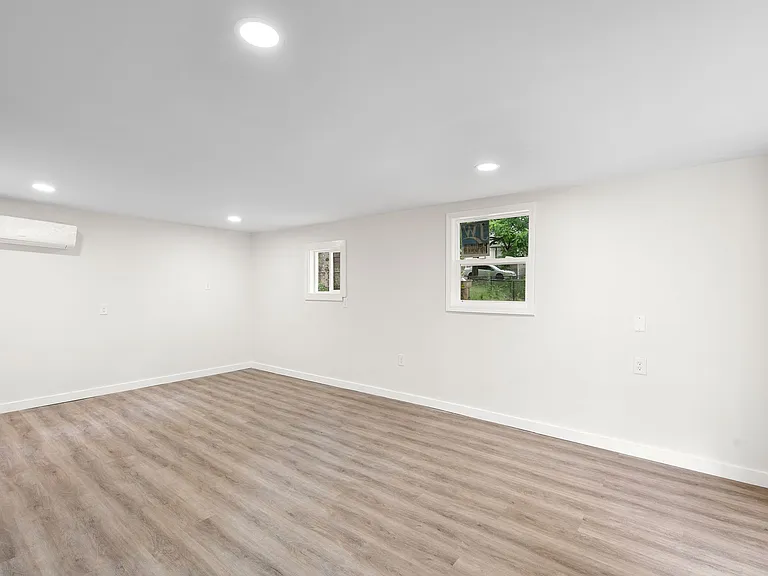 1036 Seymour Ave #B — Photo 12