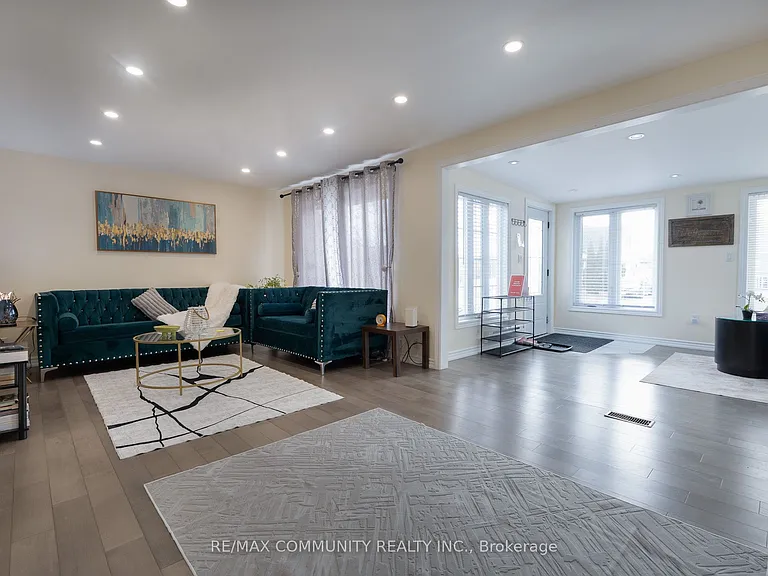 33 Windsor Ave — Photo 28