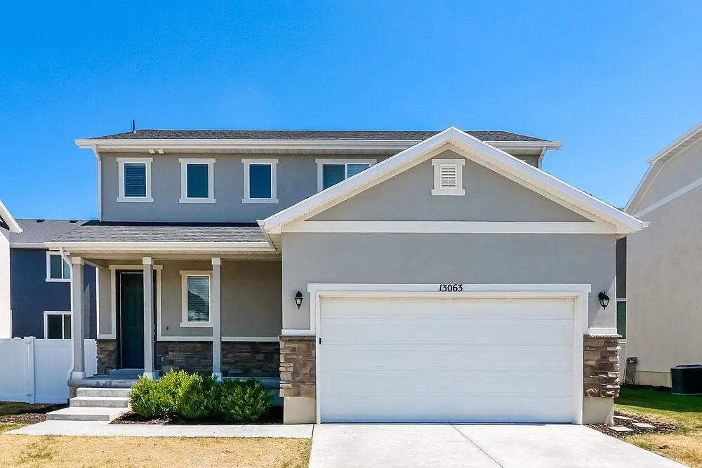 3 bed, 2.5 bath, 2384 sqft, $2,570 — Photo 1