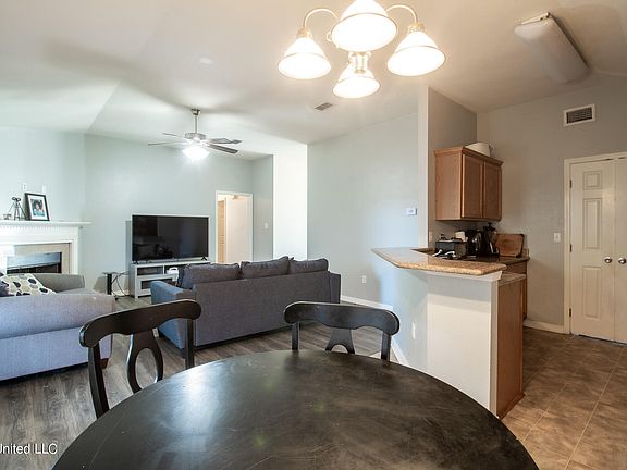 4th image of 11360 Mia Cir