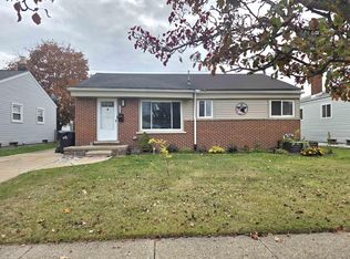 15010 Petrie St, Roseville, MI 48066