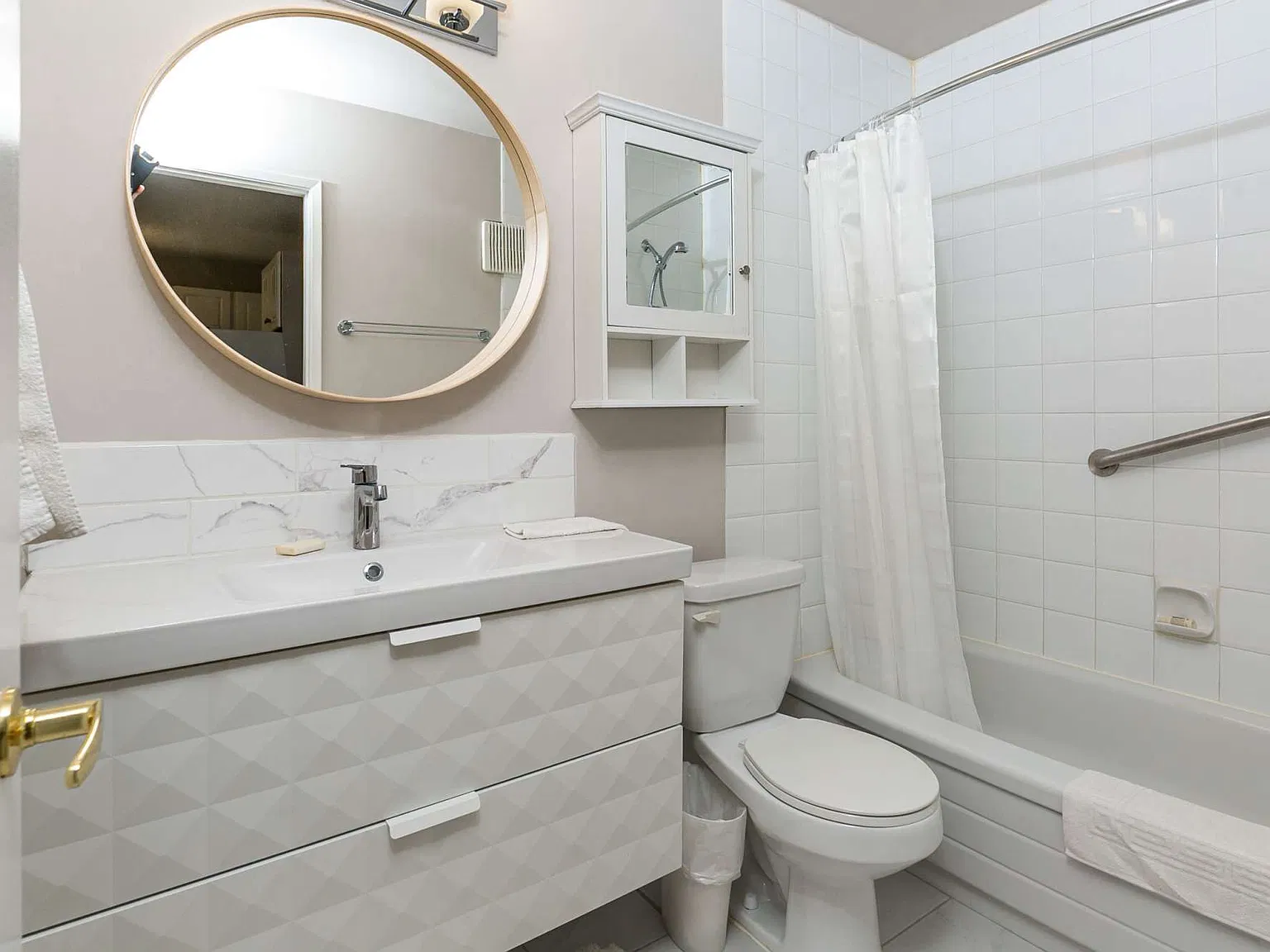 Fountaine Bleue Apartments — Photo 4