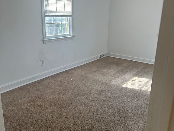 4th image of 10 Elsmere Blvd APT B