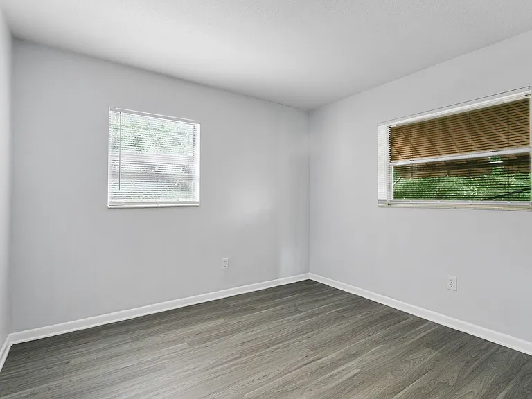 318 E Dakin Ave #8 — Photo 9
