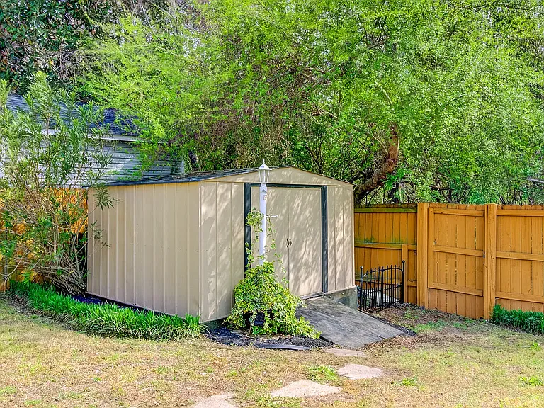 236 Emerald Isle Dr — Photo 34