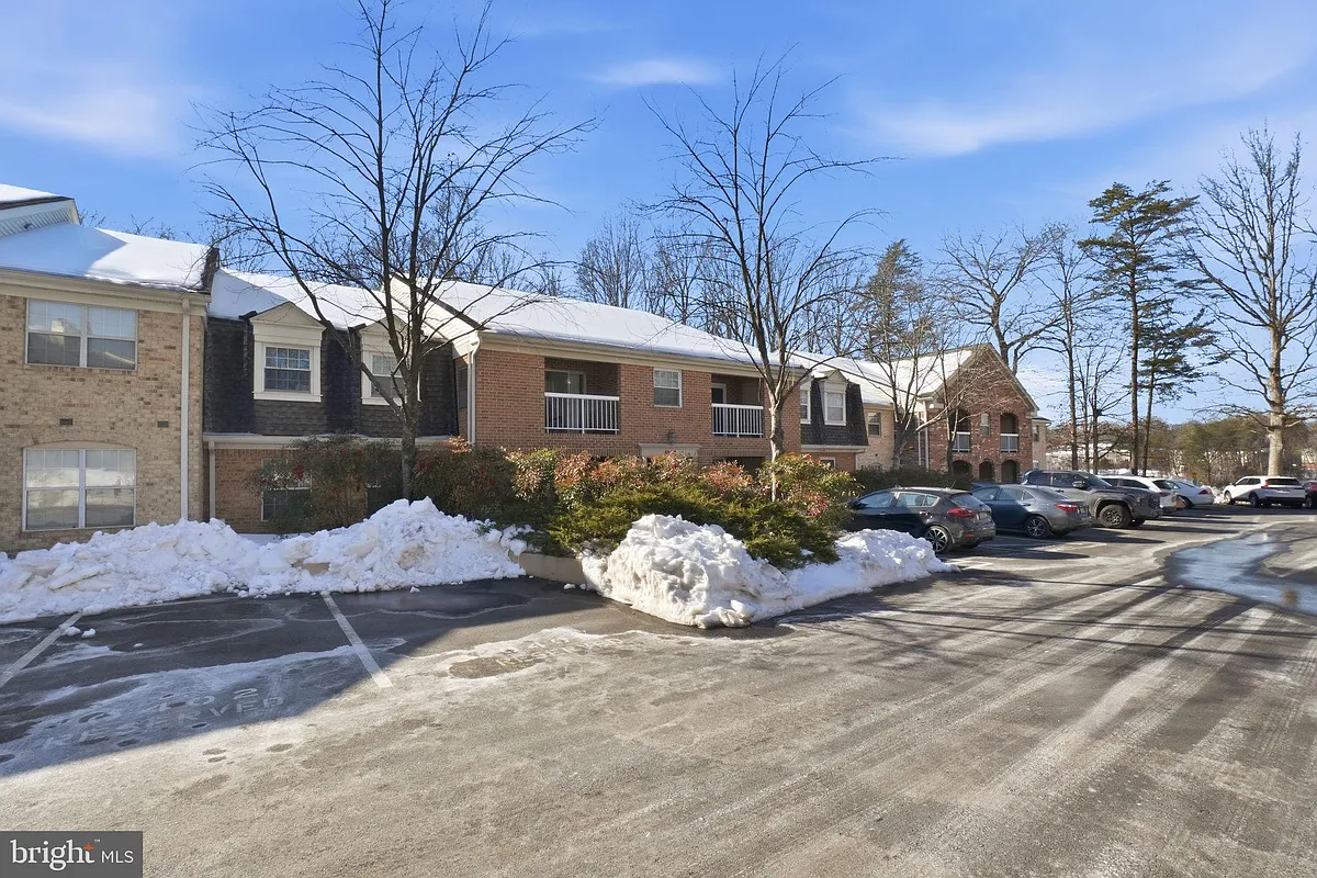 Building Photo - 5902 Cove Landing Rd #203