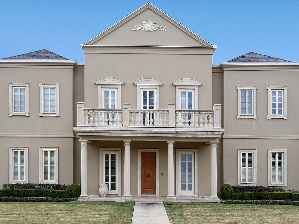 1st image of 3 Fairway Oaks Dr