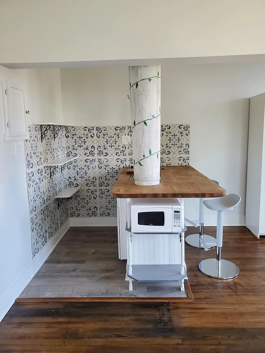 Kitchen Area - 5410 Howe St