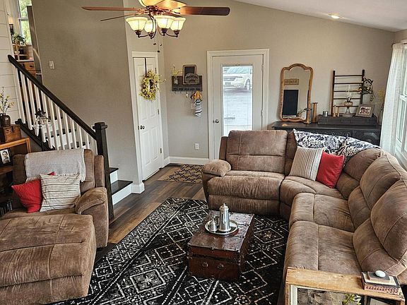 3rd image of 350 Portage Rd