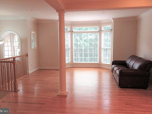 3rd image of 10549 Tuckerman Heights Cir