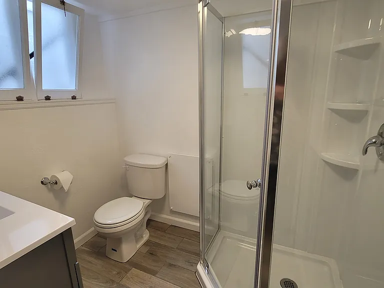 819 Rood Ave #B — Photo 5