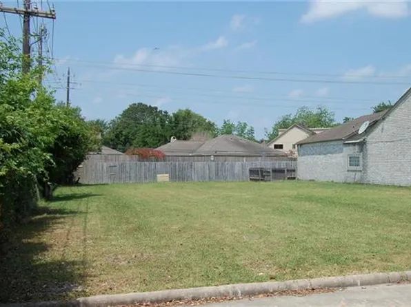 1916 Hunters Trace St, Houston, TX 77042