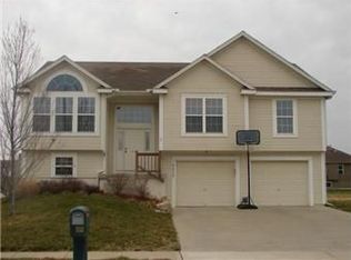 18429 Spruce St, Gardner, KS 66030
