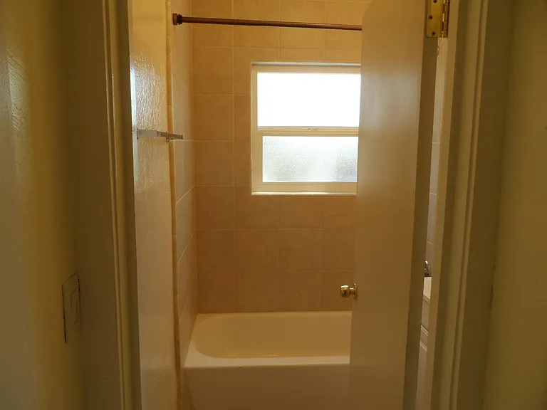 415 18th St #7 — Photo 9