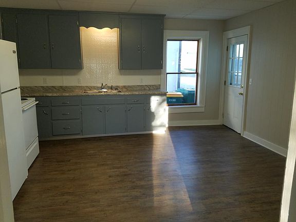 Eat-in kitchen 