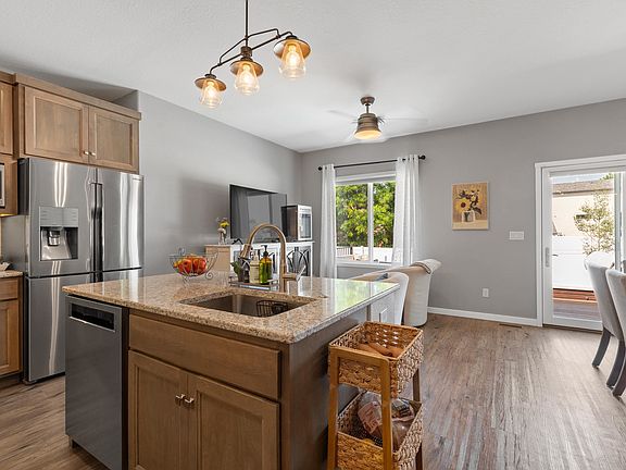 4th image of 6835 Sahalee Dr