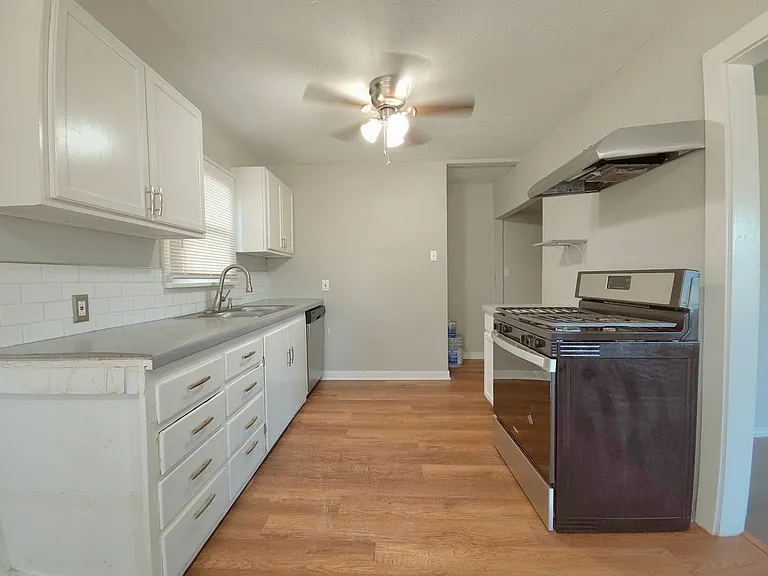 2602 Amherst St — Photo 6