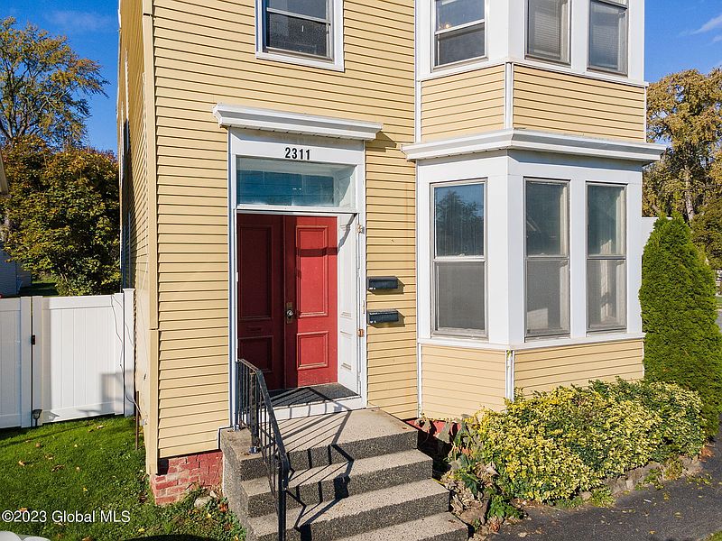 4th image of 2311 12th Avenue