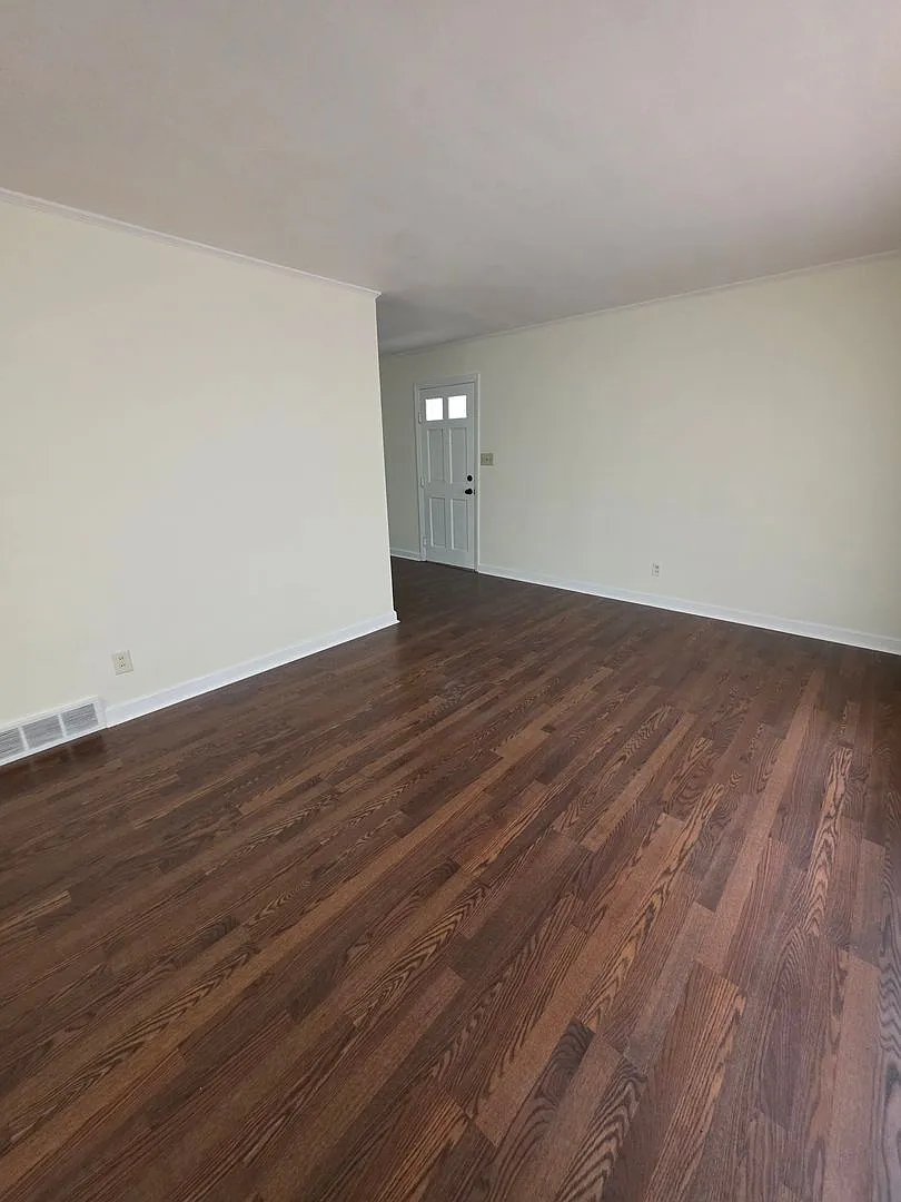 3 BR 2 bath in north High Point! — Photo 2