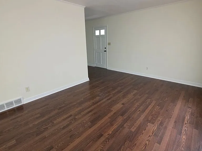 3310 Hillside Dr — Photo 2