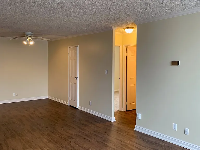 Irving Heights Apartments — Photo 73