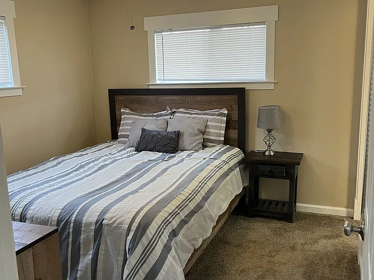 Bedroom with Queen bed