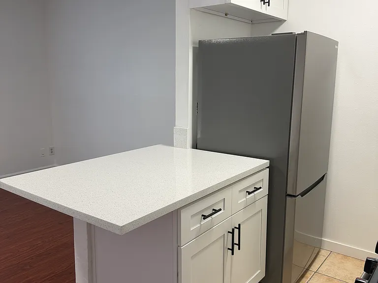 210 S Coronado St #8 — Photo 3