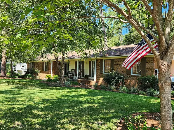 909 Edgewood Cir, Blackshear, GA 31516