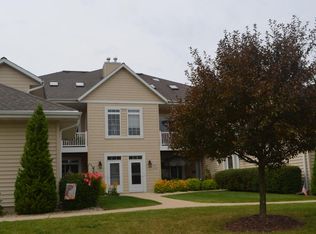 W397N5935 Autumn Woods Dr, Oconomowoc, WI 53066