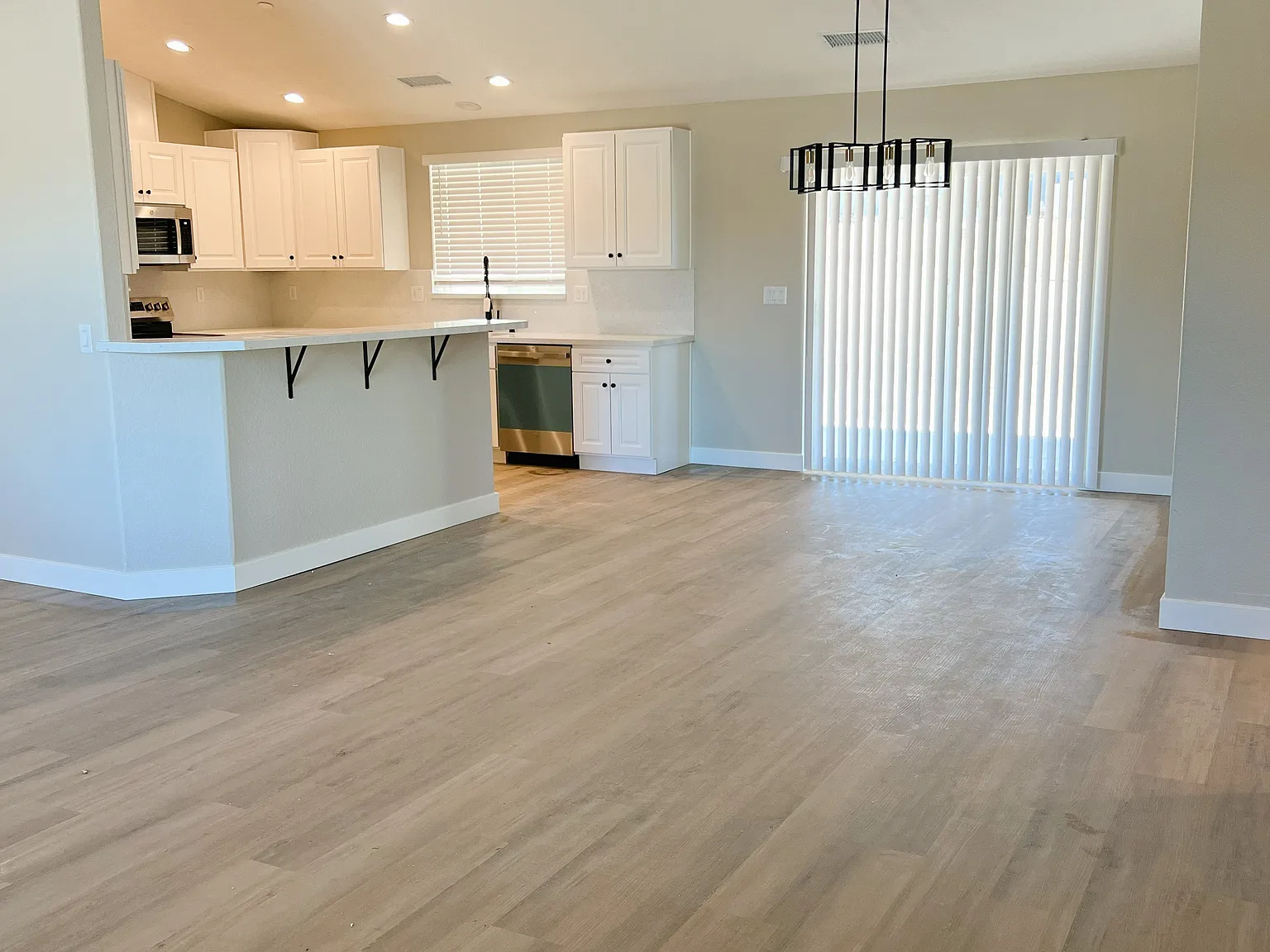 4 bed, 1871 sqft, $3,600 — Photo 3
