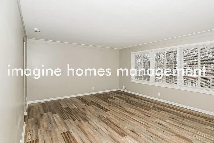 100 Crystal Lake Rd W — Photo 5