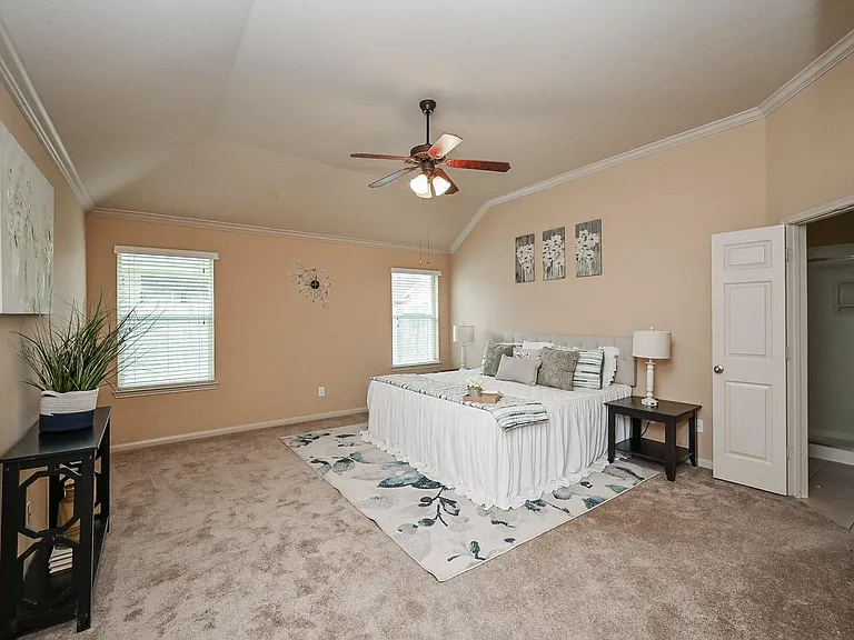 8010 Durham Run Ln — Photo 16