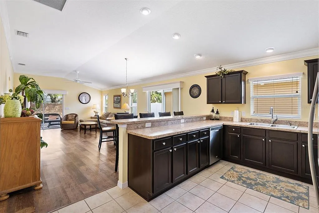 3 bed, 2.0 bath, 1415 sqft, $3,500 — Photo 4