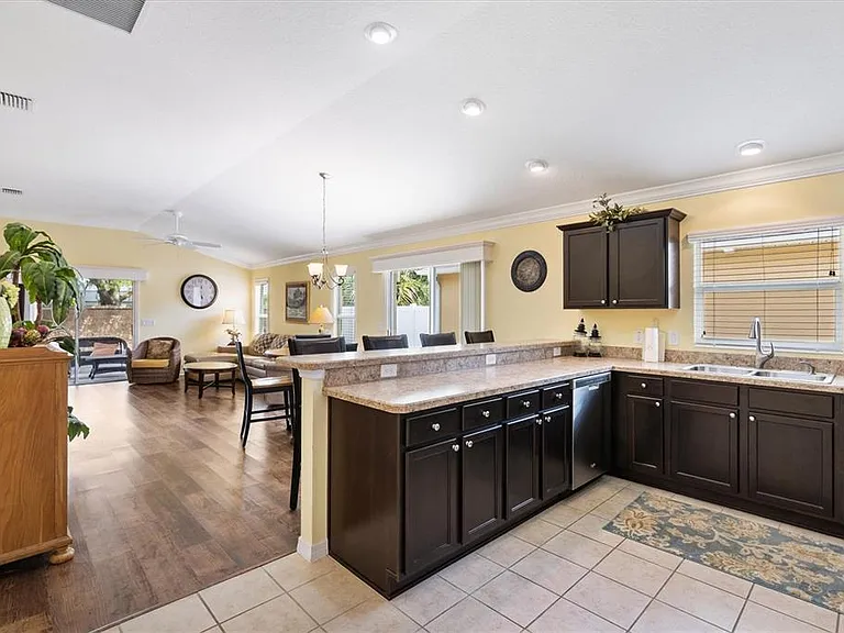 3025 Bartow Ln — Photo 4