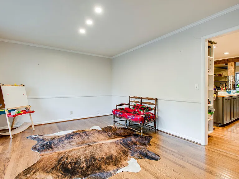1745 Kingsbury Dr — Photo 11