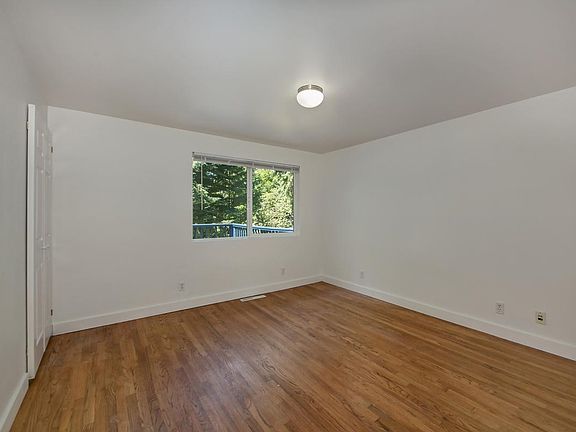 4th image of 4137 149th Pl SE